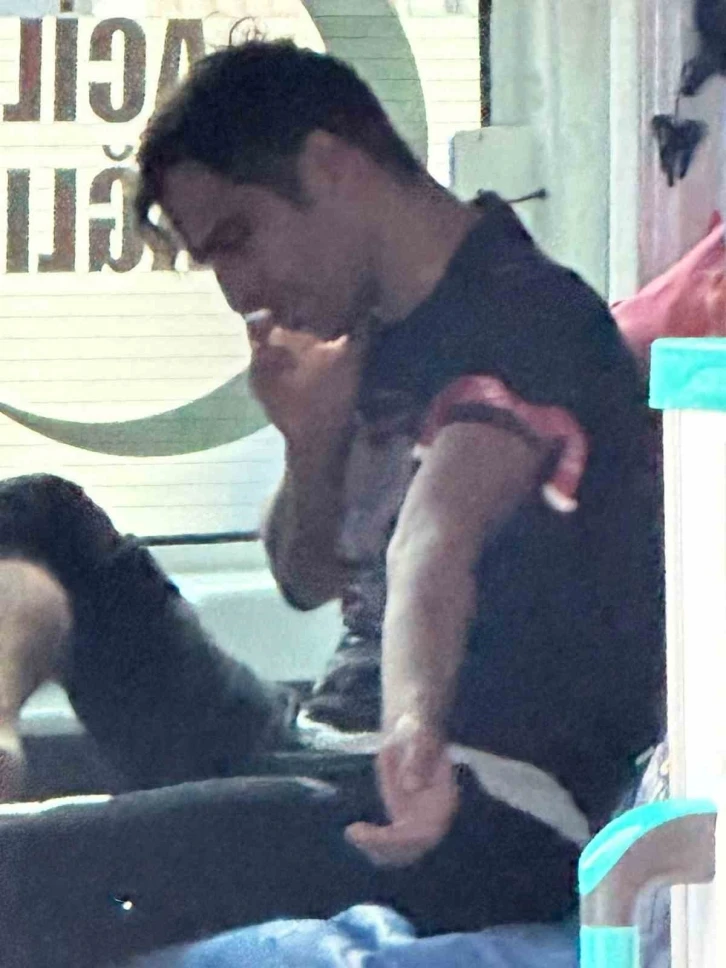 Bağcılar&rsquo;da otob&uuml;s s&uuml;r&uuml;c&uuml;s&uuml; bayıldı, 5 ara&ccedil; birbirine girdi
