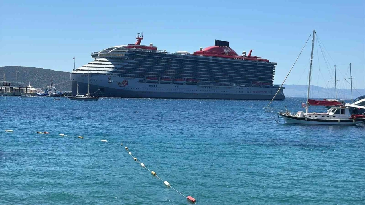 Bahamalar bayraklı kruvaziyer Bodrum’a demir attı
