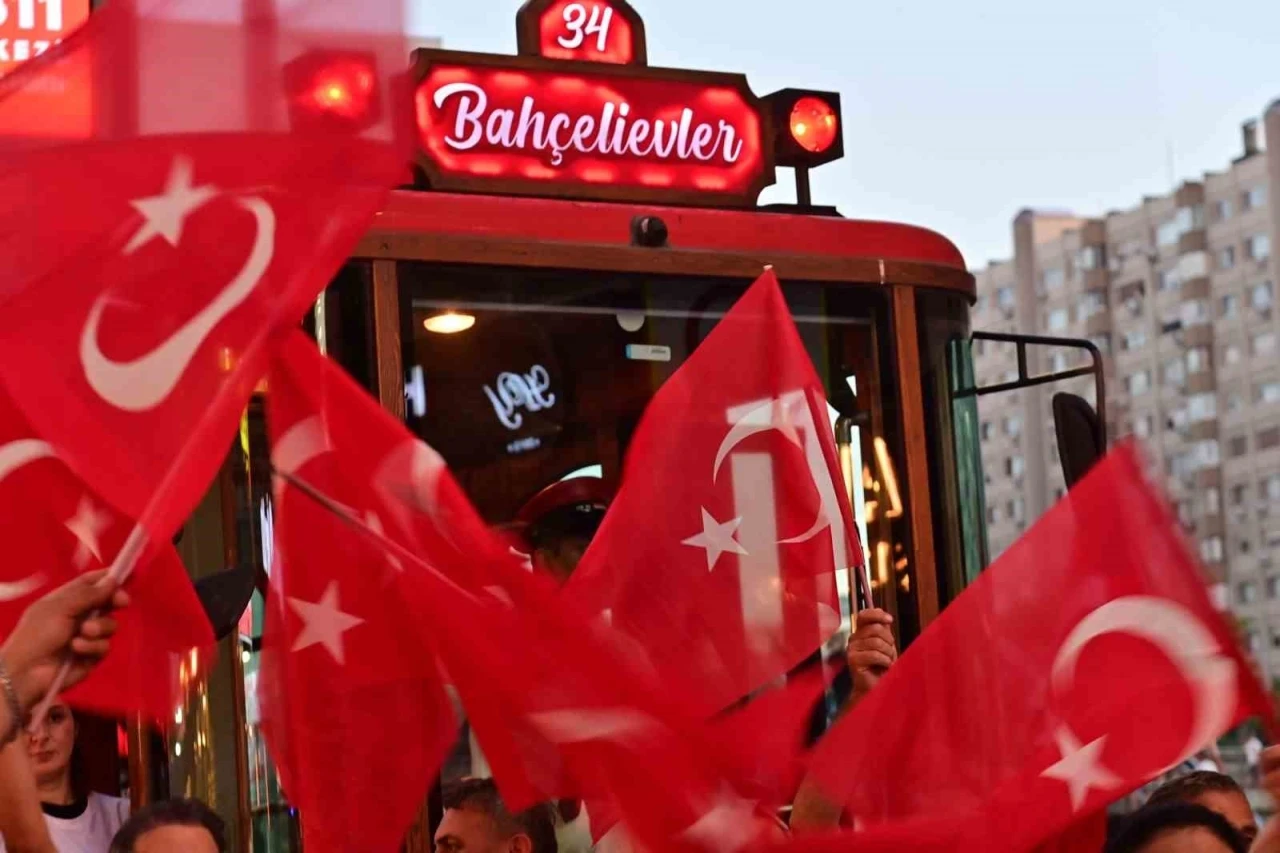 Bah&ccedil;elievler&rsquo;de 15 Temmuz şehitleri y&uuml;r&uuml;y&uuml;şle anıldı
