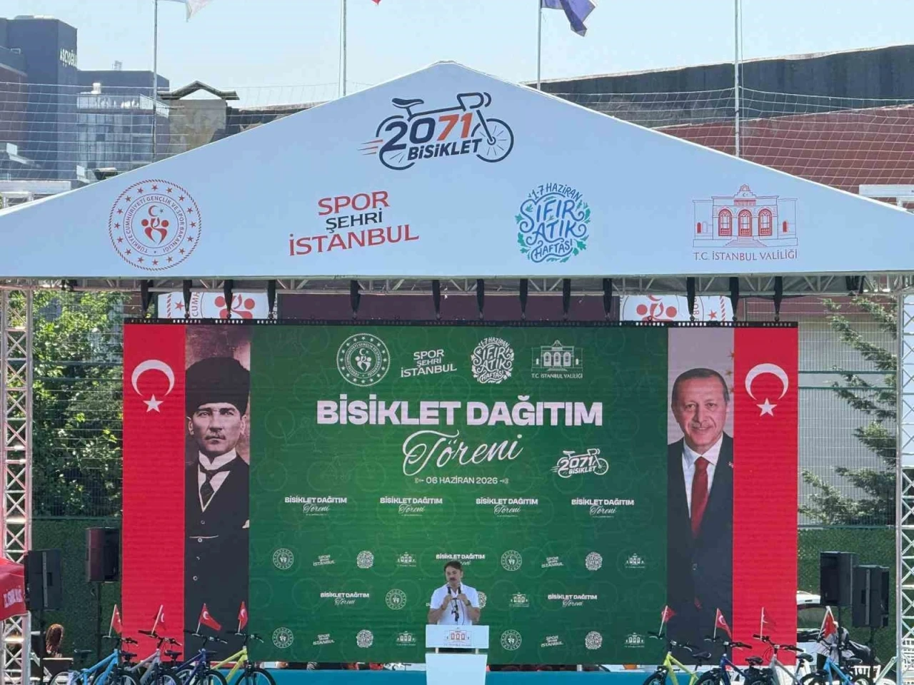 Bah&ccedil;elievler&rsquo;de 2 bin 71 &ccedil;ocuk bisiklet sevinci yaşadı
