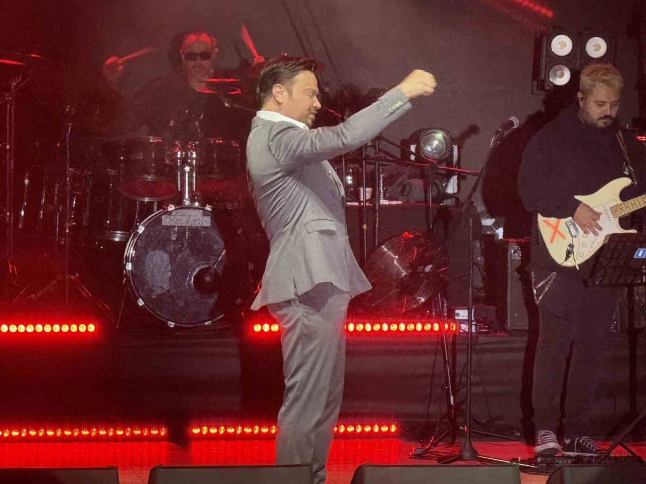 Bahçelievler’de 29 Ekim’de yüzlerce vatandaş Sinan Akçıl şarkılarıyla coştu