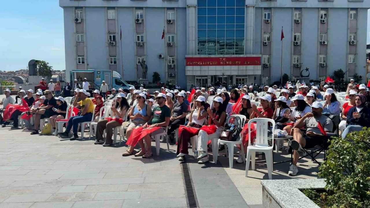 Bah&ccedil;elievler&rsquo;de A Milli Kadın Voleybol Takımı&rsquo;nın zaferi dev ekranda izlendi
