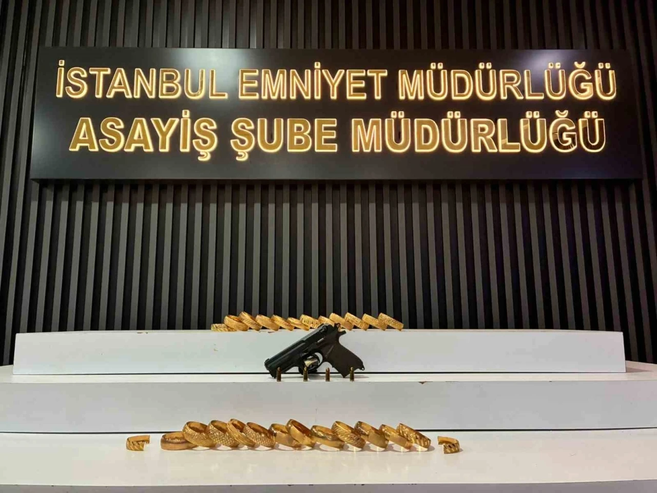 Bah&ccedil;elievler&rsquo;de kuyumcu soyan ş&uuml;pheli yakalandı
