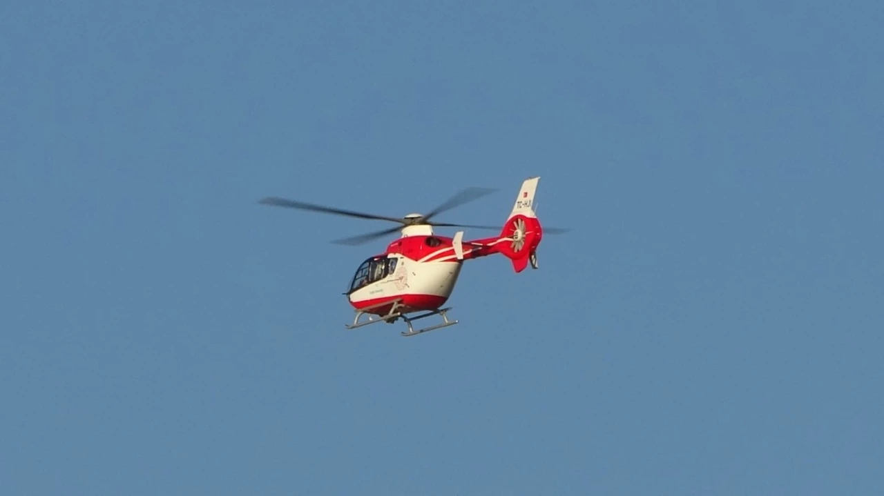Bahçesaray’da yaralanan genç helikopter ambulansla Van’a sevk edildi
