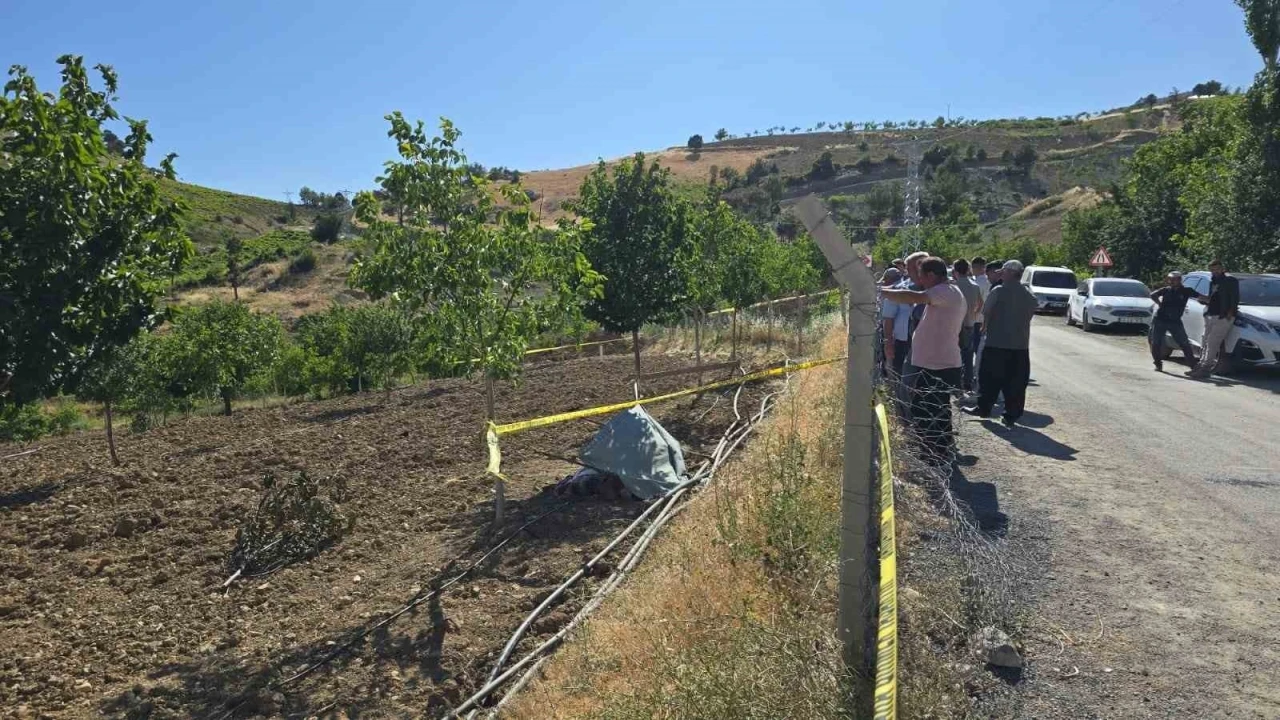 Bahçesinde kazı yaparken toprak altında kalan şahıs hayatını kaybetti
