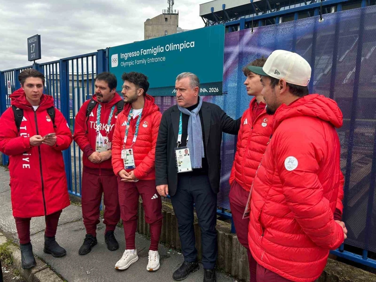 Bakan Bak, İtalya&rsquo;da milli sporcuları ziyaret etti
