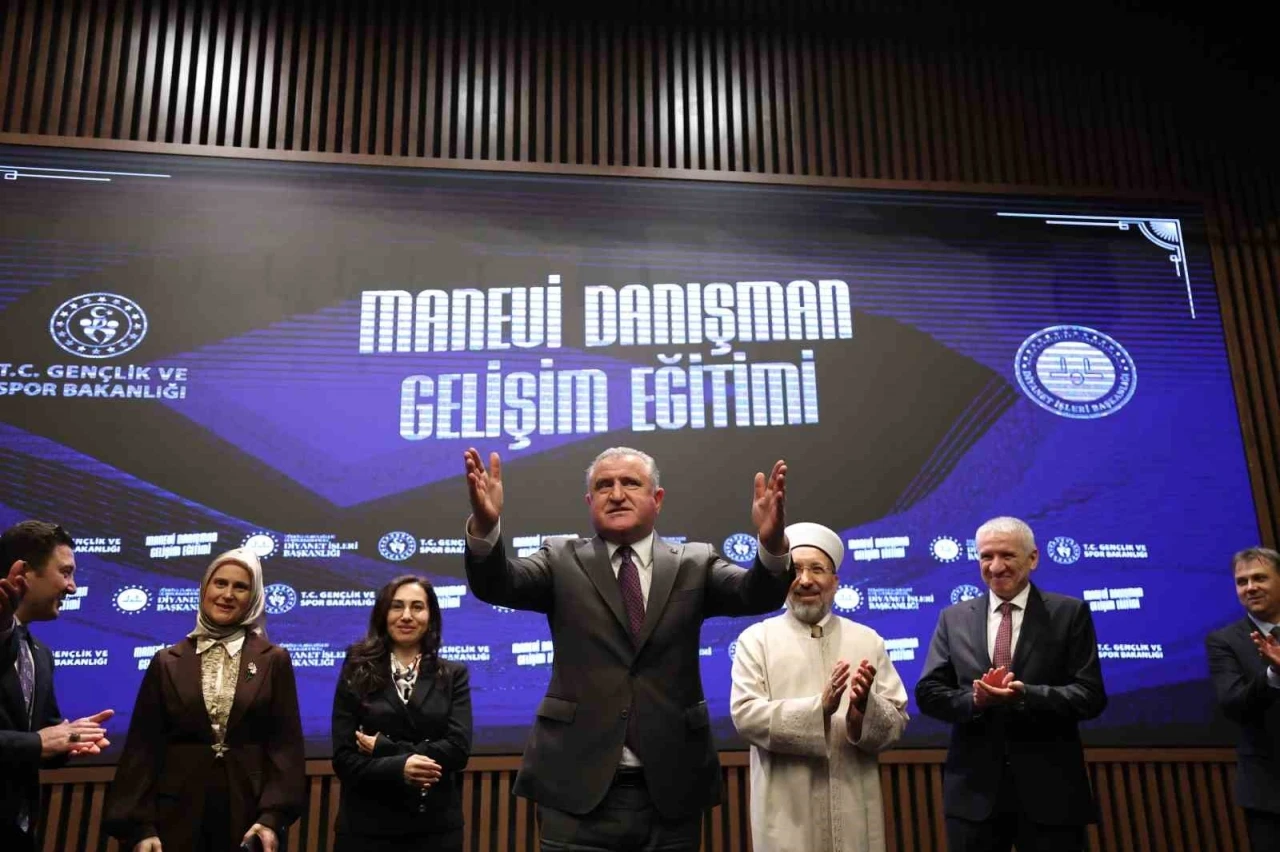 Bakan Bak Manevi Danışman Gelişim Eğitimi Programı&rsquo;na katıldı
