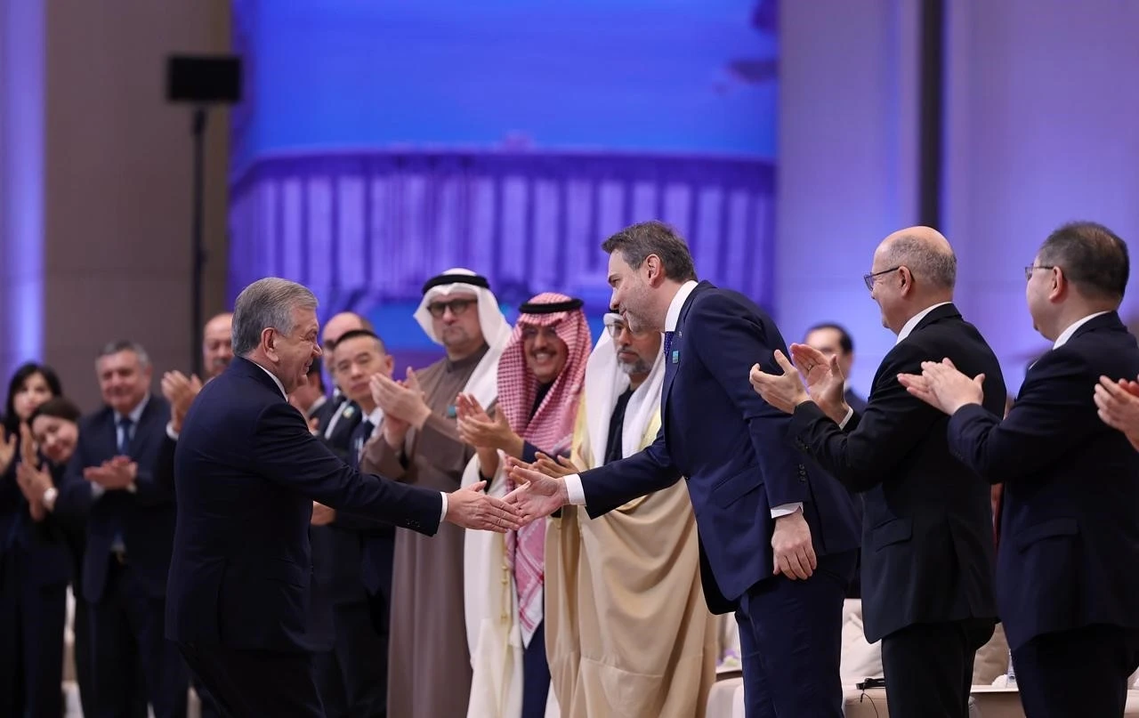 Bakan Bayraktar, Özbekistan Cumhurbaşkanı Mirziyoyev tarafından kabul edildi
