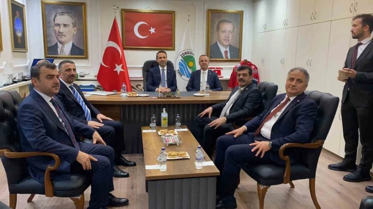 Bakan Bayraktar, Togg&rsquo;un direksiyonuna ge&ccedil;ti
