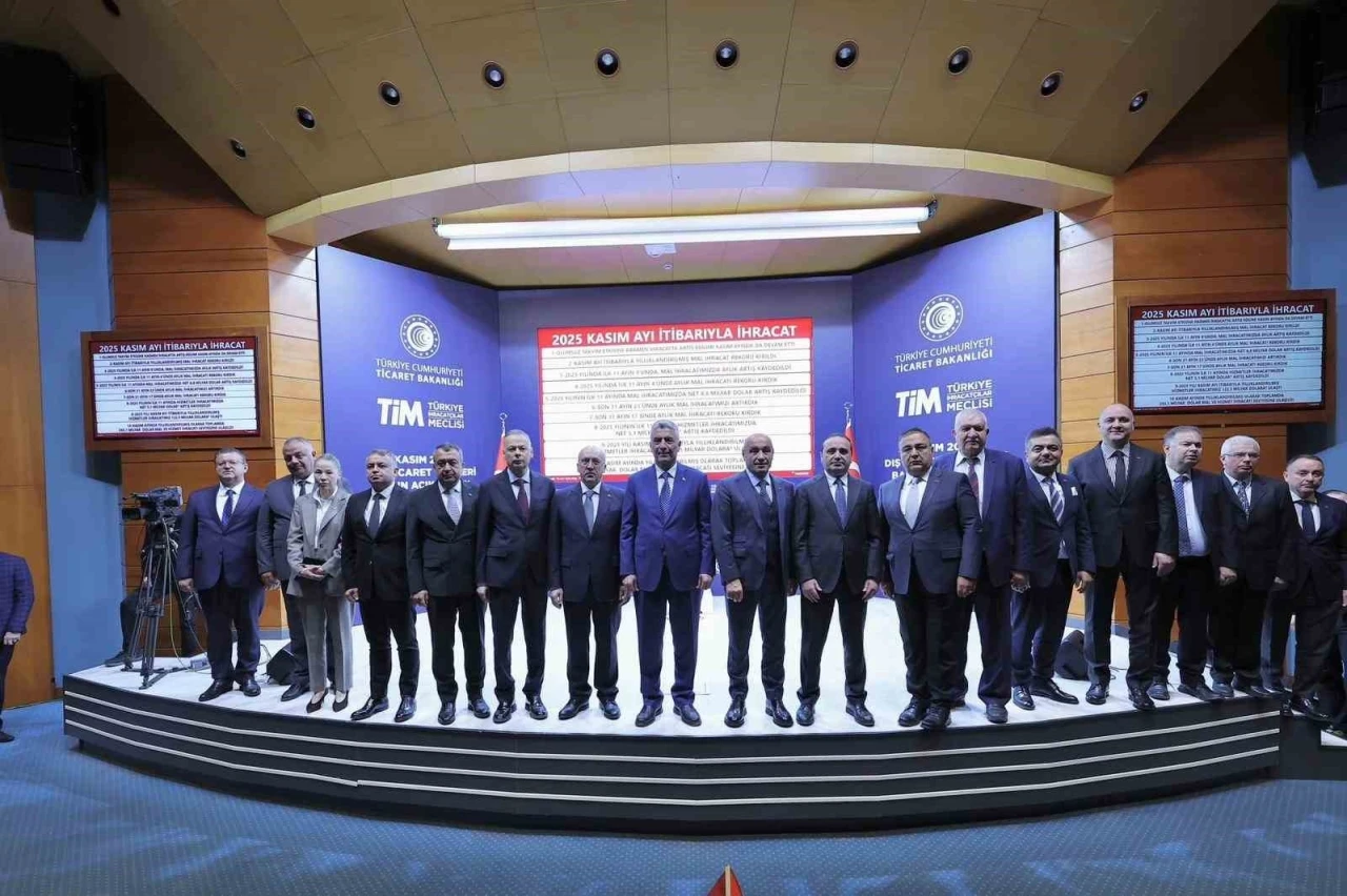 Bakan Bolat: "Kasımda ihracatımız, olumsuz takvim etkisine rağmen yüzde 2,2 artışla 22,7 milyar dolar olarak gerçekleşti"
