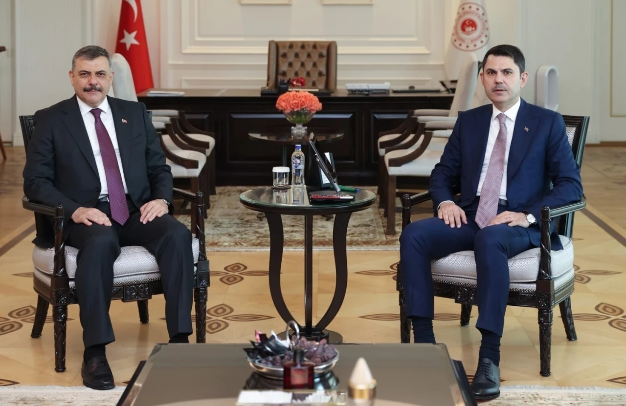 Bakan &Ccedil;ift&ccedil;i&rsquo;den Bakan Kurum&rsquo;a ziyaret
