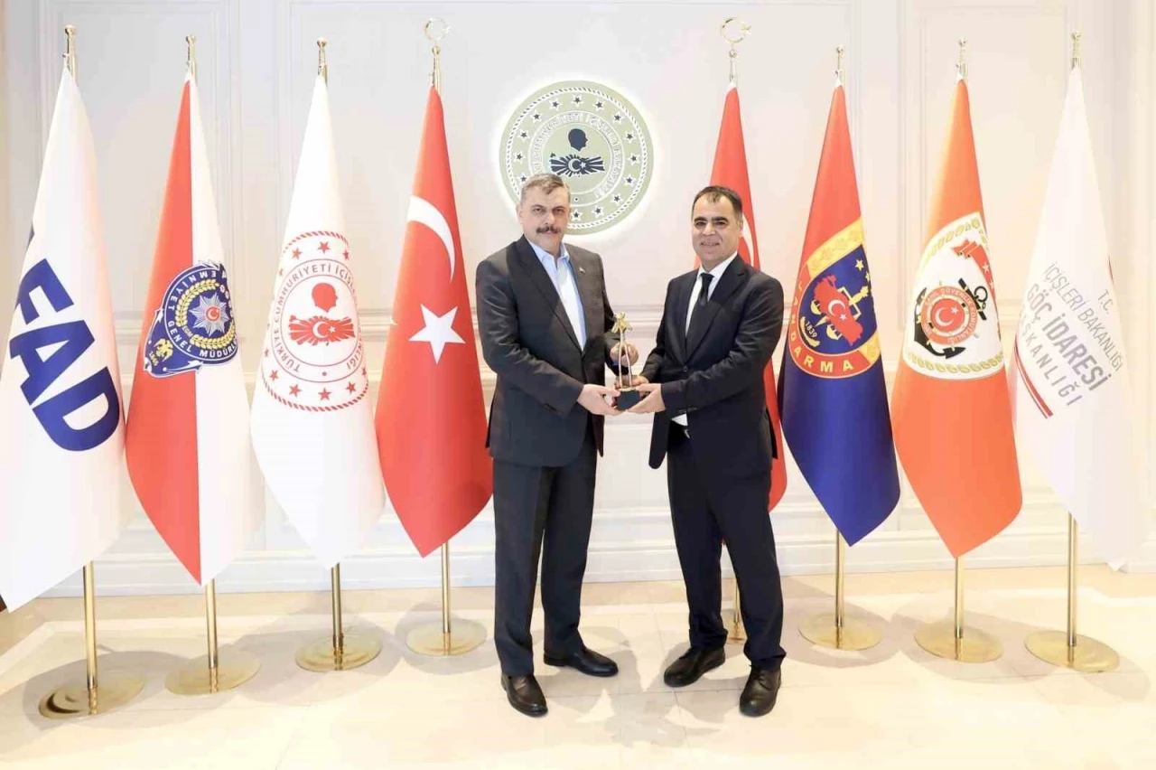 Bakan &Ccedil;ift&ccedil;i, T&uuml;rkiye Haber Kameramanları Derneği Başkanı Akın&rsquo;ı kabul etti
