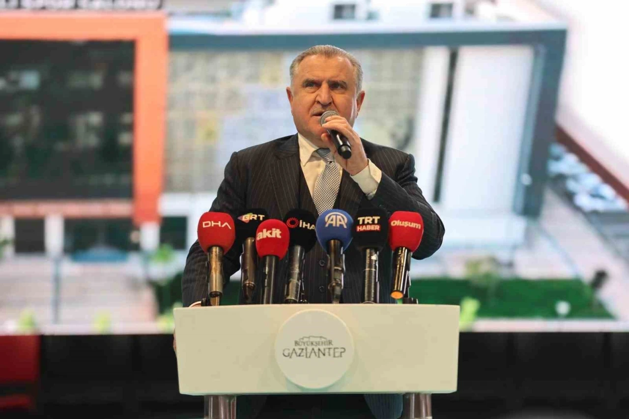 Bakan Dr. Osman Aşkın Bak: "&Ccedil;ocuklarımız ve gen&ccedil;lerimiz abur cuburdan uzak dursun"
