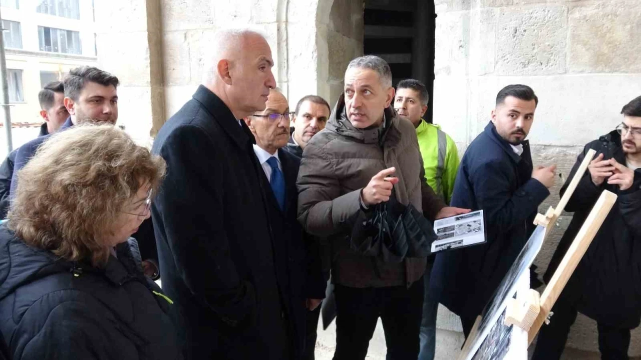 Bakan Ersoy, Malatya&rsquo;da onarımı s&uuml;ren k&uuml;lt&uuml;r varlıklarını inceledi
