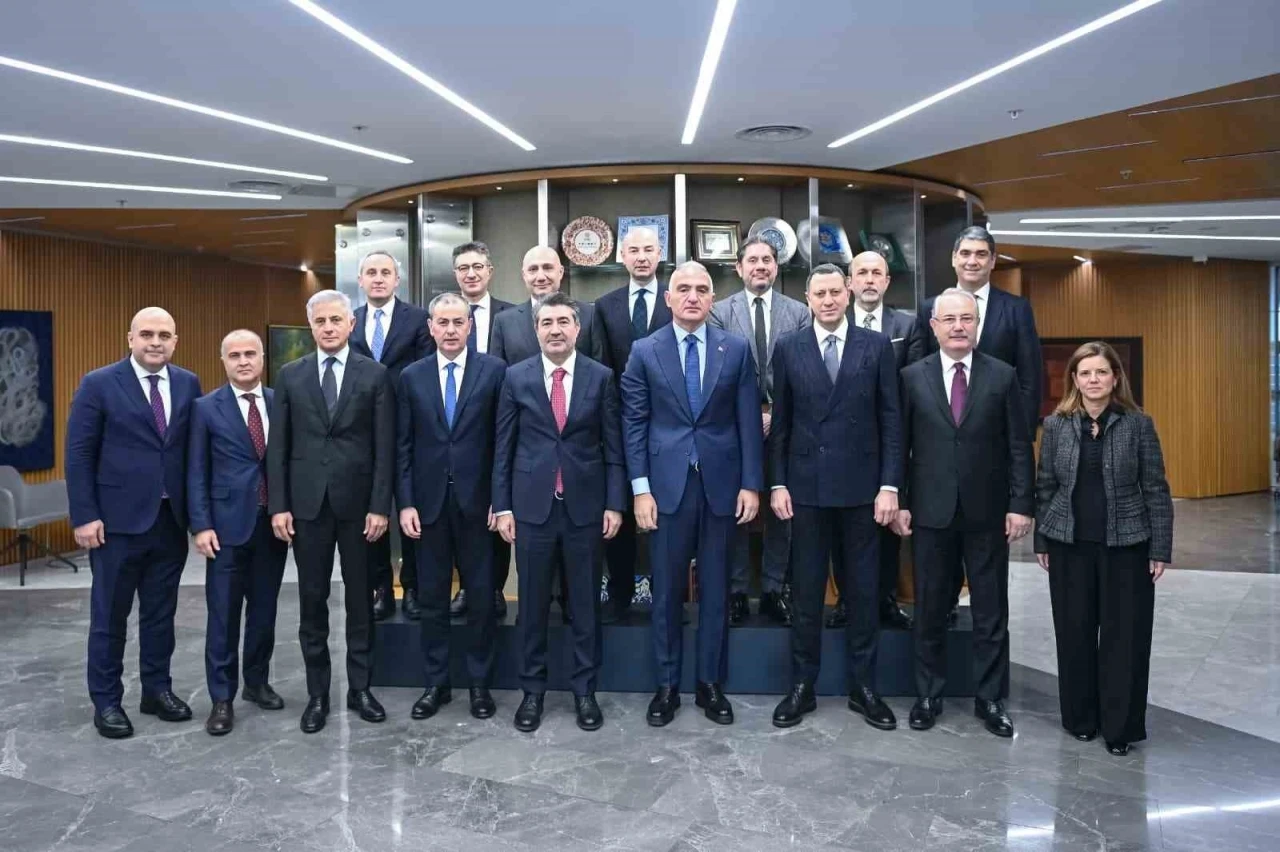 Bakan Ersoy: "B&ouml;lgesel krizlere rağmen turizm sekt&ouml;r&uuml;nde g&uuml;&ccedil;l&uuml; bir performans ortaya koyduk"
