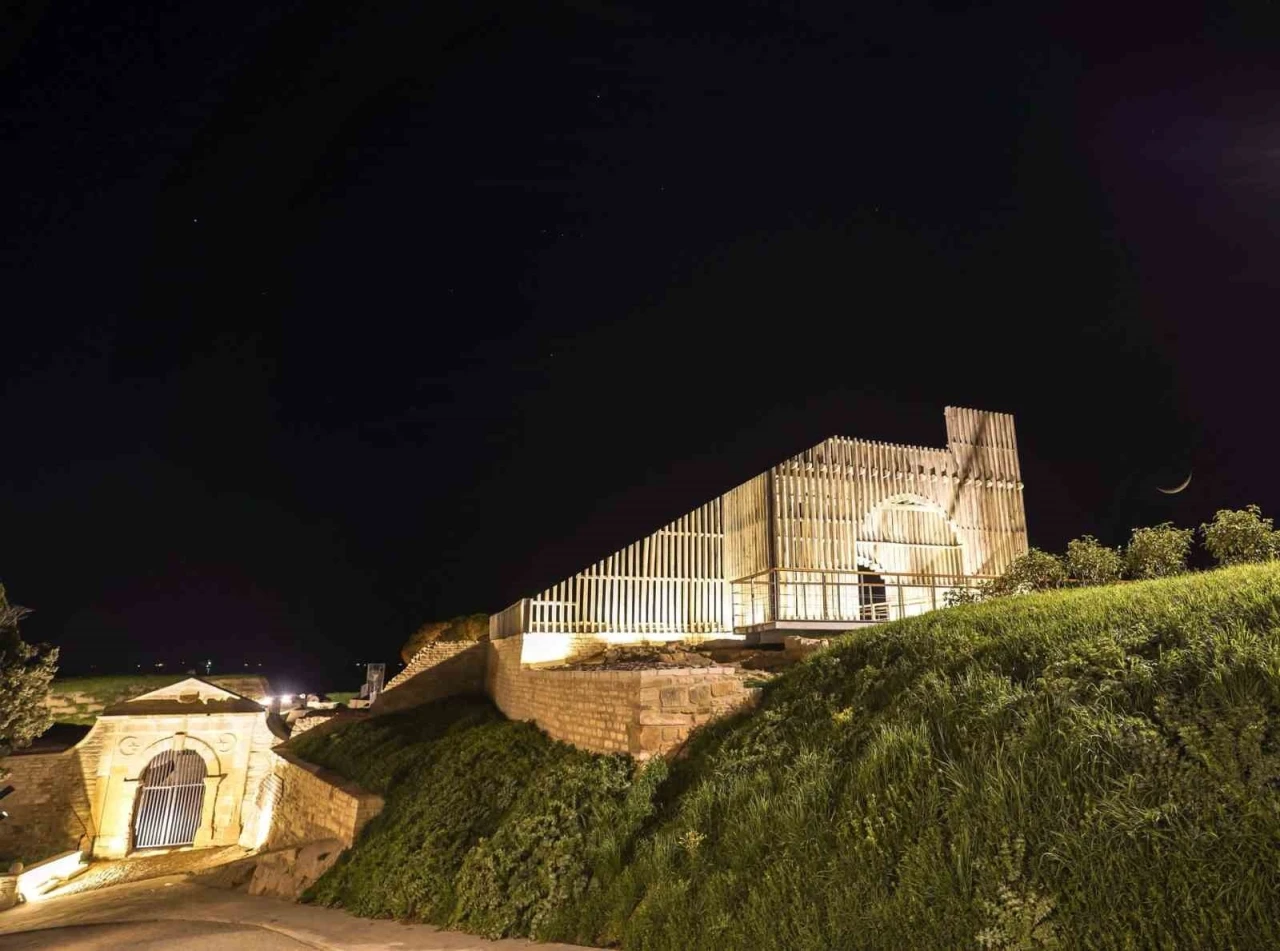 Bakan Ersoy: "Sedd&uuml;lbahir Kalesi, Bakanlığımızın &ccedil;alışmalarıyla tarihi kimliği korunarak yeniden işlev kazandı"
