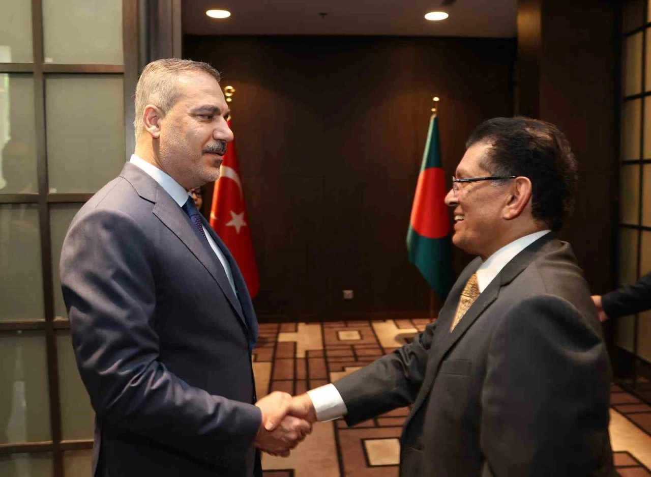 Bakan Fidan, Bangladeşli mevkidaşı Rahman ile g&ouml;r&uuml;şt&uuml;
