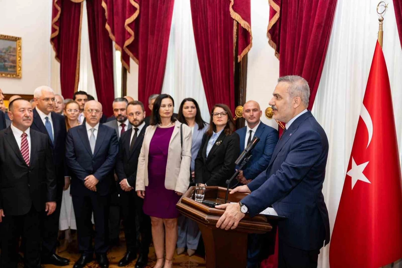 Bakan Fidan, Bulgaristan&rsquo;daki T&uuml;rk iş insanları ve siyaset&ccedil;ilerle bir araya geldi
