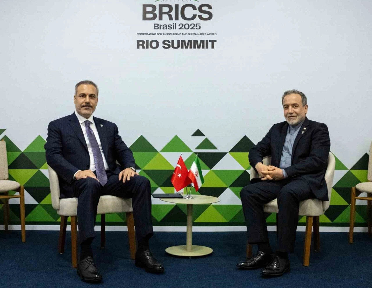 Bakan Fidan, İranlı mevkidaşı Abbas Arakçi ile görüştü
