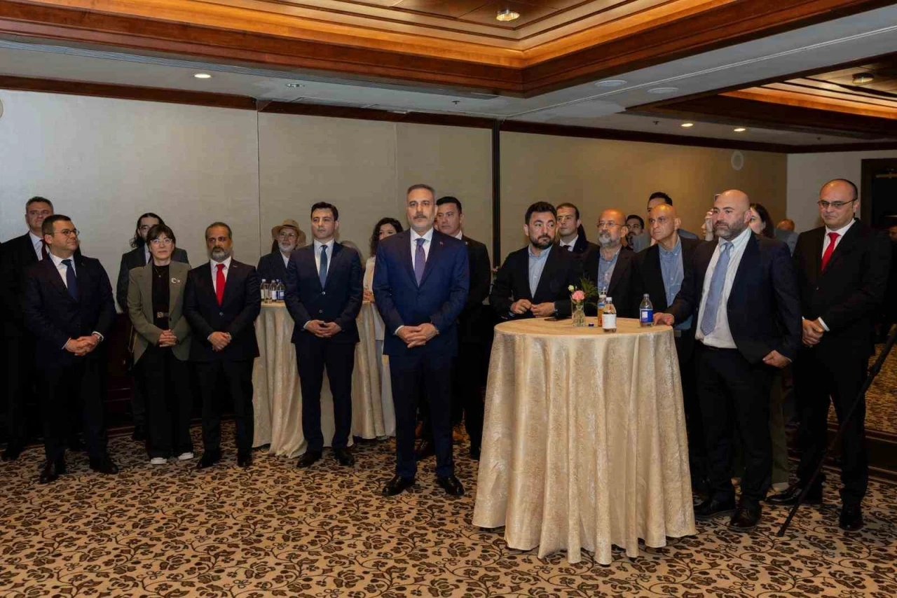 Bakan Fidan, Kanada&rsquo;da T&uuml;rk iş adamlarıyla bir araya geldi
