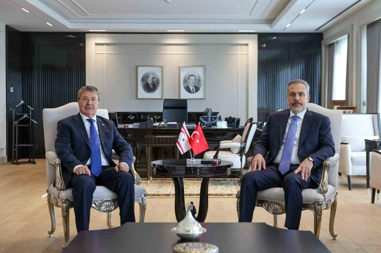Bakan Fidan, KKTC Başbakanı Ünal Üstel’le görüştü