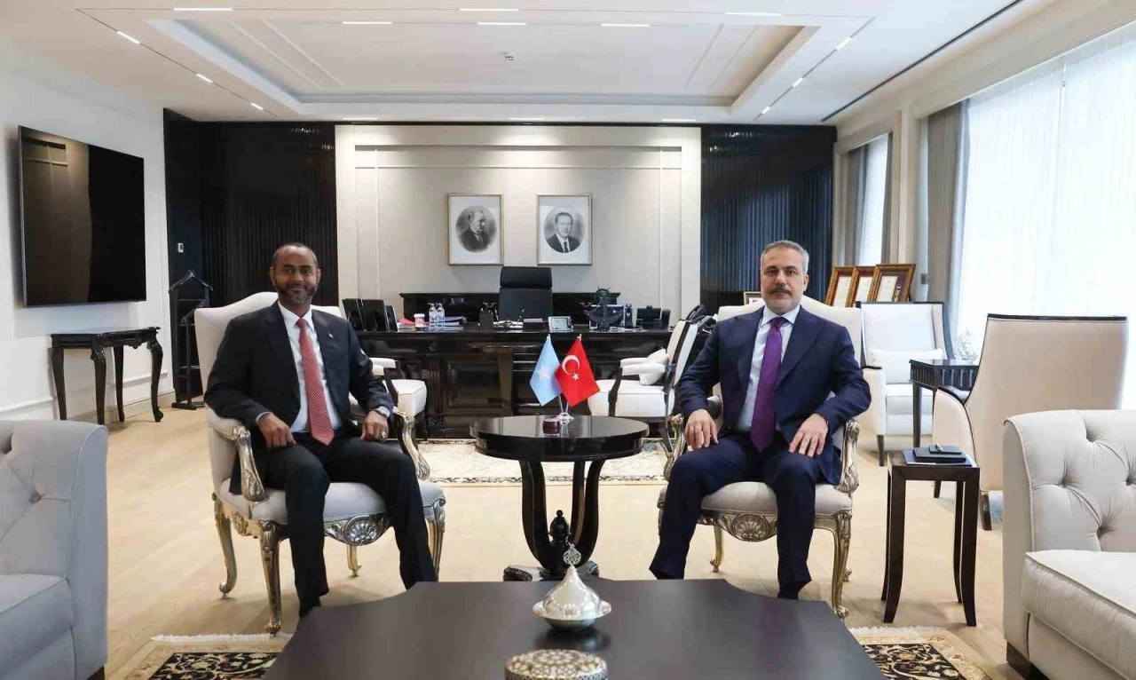 Bakan Fidan, Somali Limanlar ve Deniz Ulaştırma Bakanı Nur ile bir araya geldi
