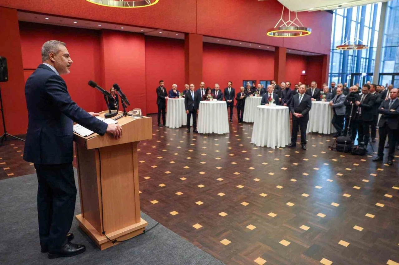 Bakan Fidan, Türkiye’nin Berlin Büyükelçiliğini ziyaret etti
