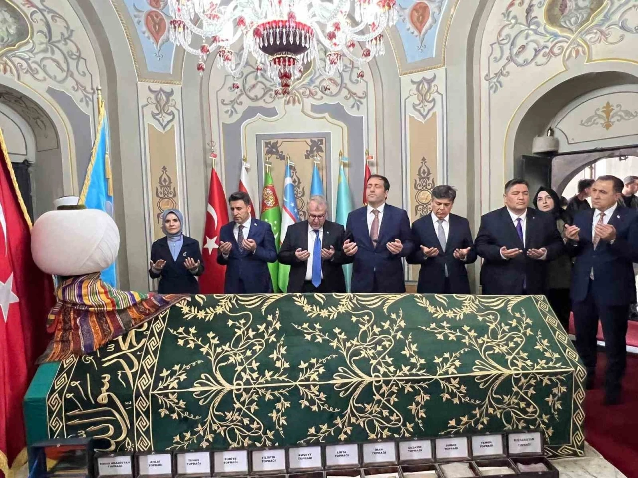 Bakan Göktaş, Ertuğrul Gazi Türbesi’ni ziyaret etti
