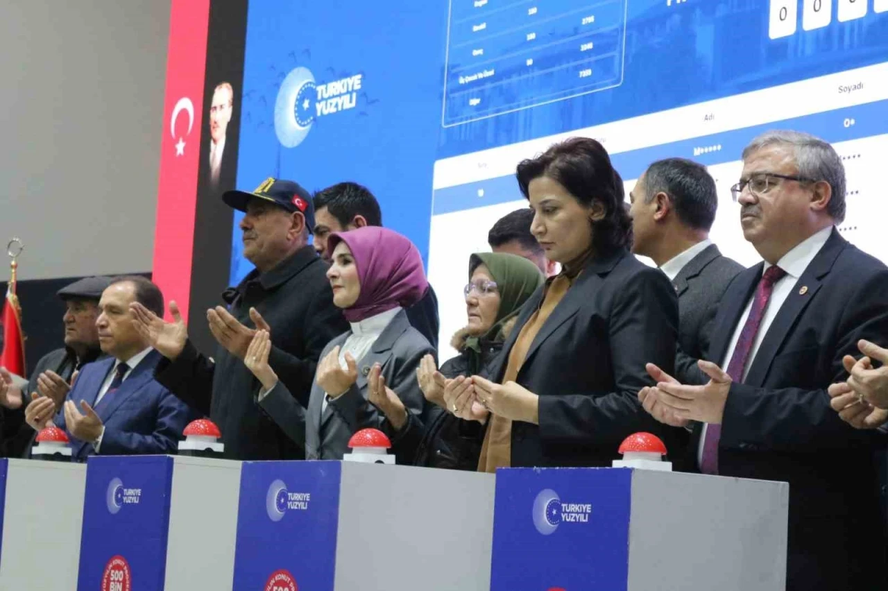 Bakan G&ouml;ktaş: "Vatandaşlarımızın ev sahibi olma hayalini  "Y&uuml;zyılın Konut Projesi" ile ger&ccedil;ek kılıyoruz"
