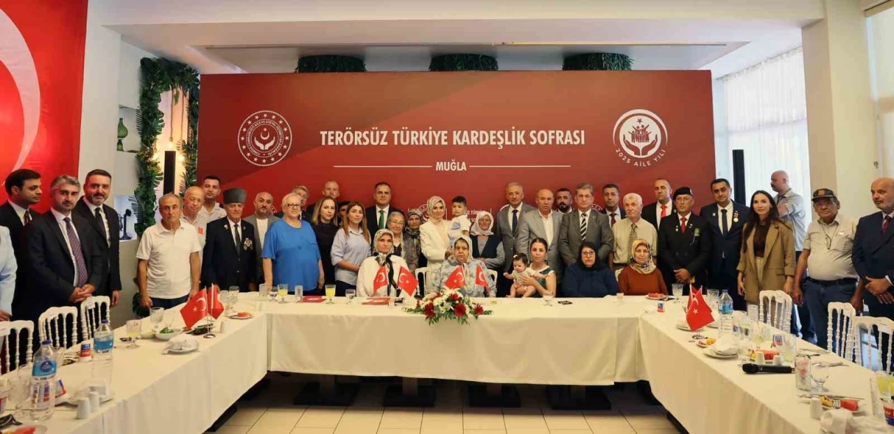 Bakan Göktaş Şehit yakınları ve gaziler ile bir araya geldi
