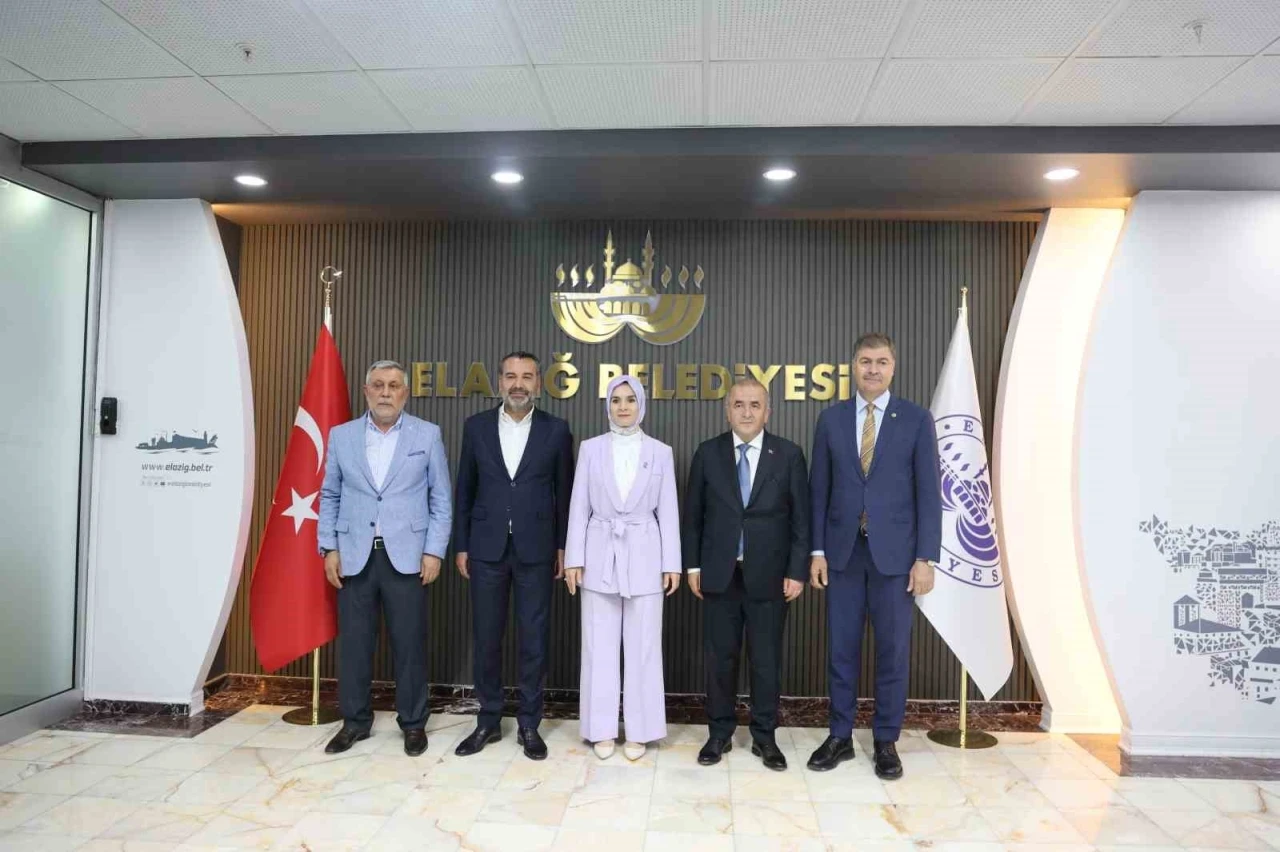 Bakan Göktaş’tan AK Parti İl Başkanlığı ve Elazığ Belediyesine ziyaret
