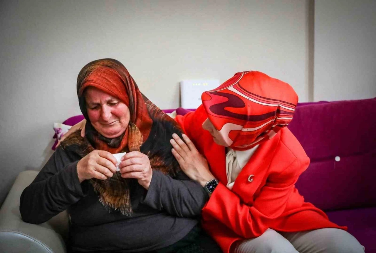 Bakan Göktaş’tan şehit ailesine ziyaret
