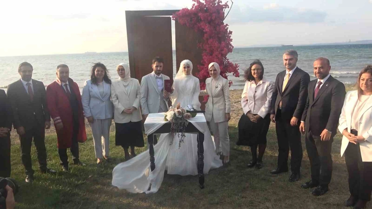 Bakan Göktaş, Yalova’da nikah şahitliği yaptı
