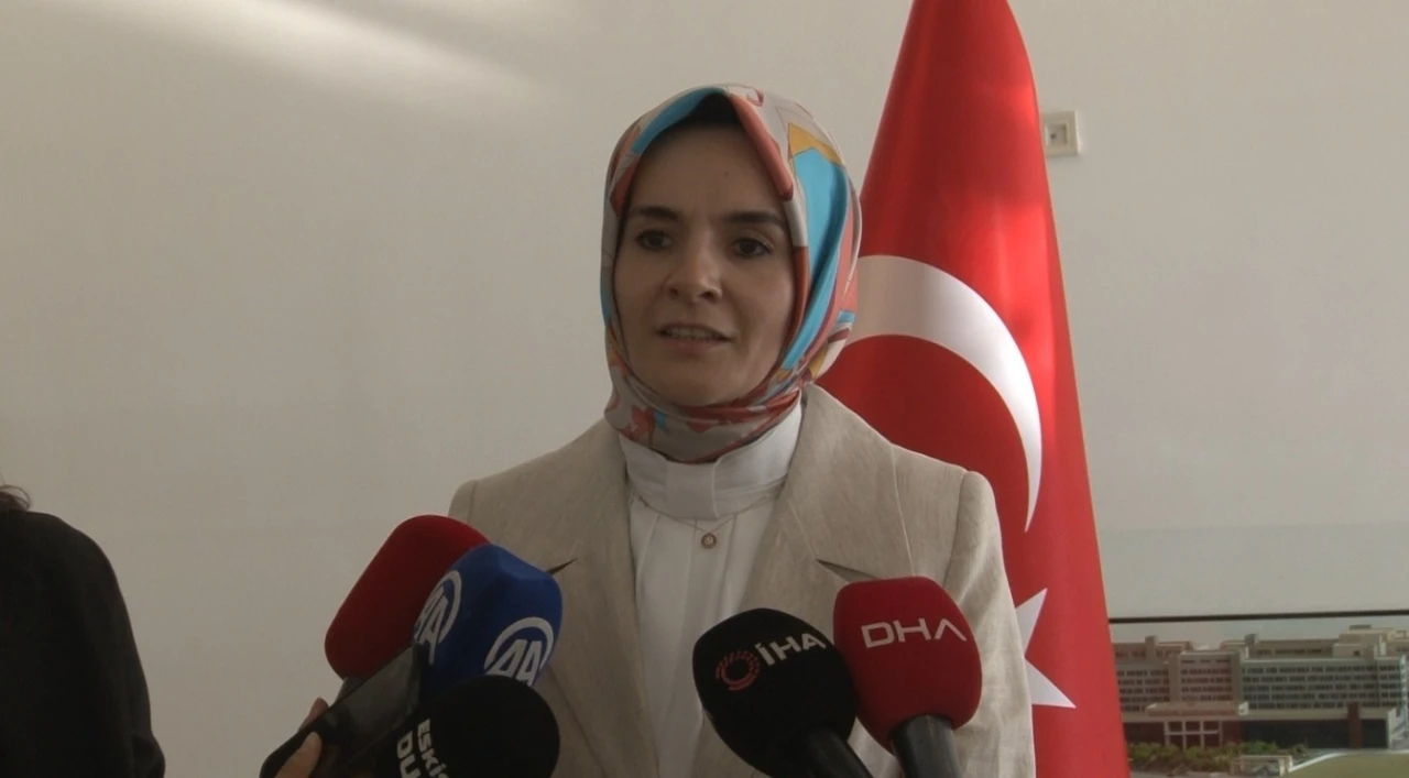 Bakan Göktaş, yangında yaralanan orman işçisini ziyaret etti
