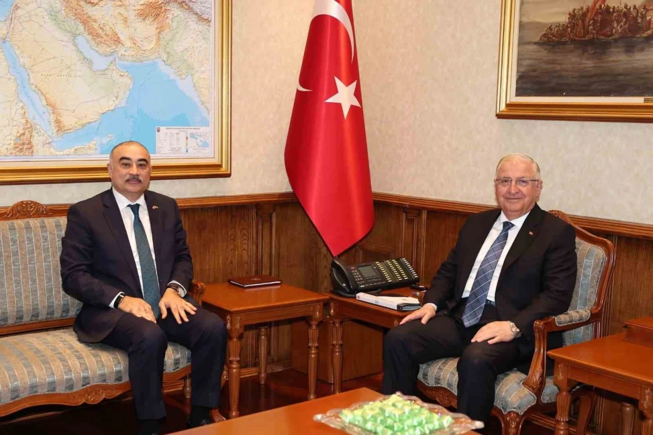Bakan G&uuml;ler, Azerbaycan B&uuml;y&uuml;kel&ccedil;isi Memmedov&rsquo;u kabul etti
