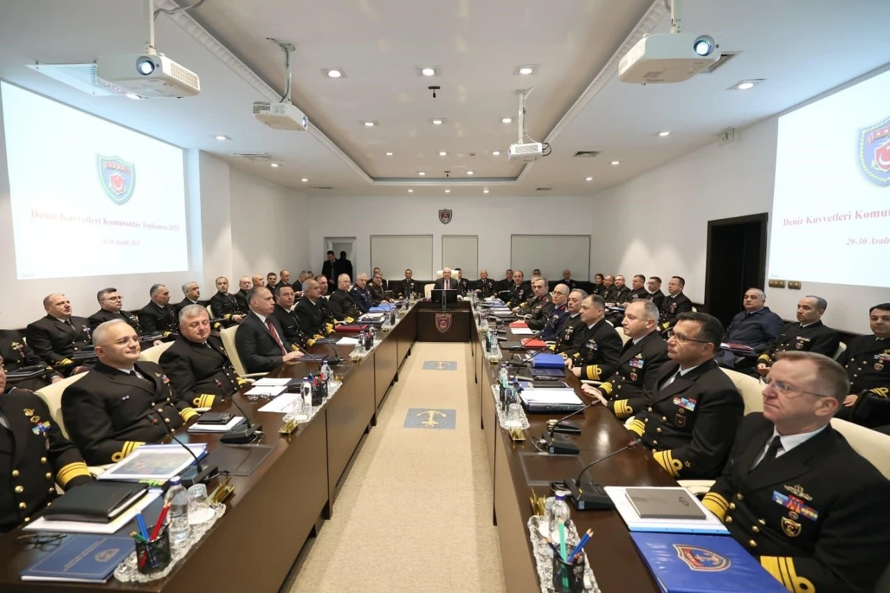 Bakan G&uuml;ler başkanlığında "Deniz Kuvvetleri Komutanlığı Yıllık Komutanlar Toplantısı" yapıldı
