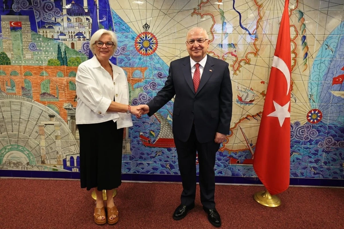Bakan G&uuml;ler, Fransa Ordular Bakanı Vautrin ile g&ouml;r&uuml;şt&uuml;
