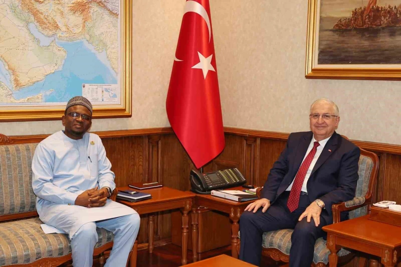 Bakan G&uuml;ler, Gana&rsquo;nın Ankara B&uuml;y&uuml;kel&ccedil;isi Nasiru-Deen&rsquo;i kabul etti
