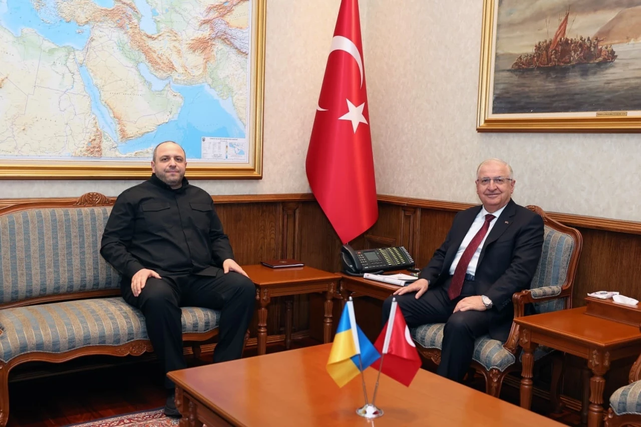Bakan G&uuml;ler,  Ukrayna Milli G&uuml;venlik ve Savunma Konseyi Sekreteri Umerov ile bir araya geldi

