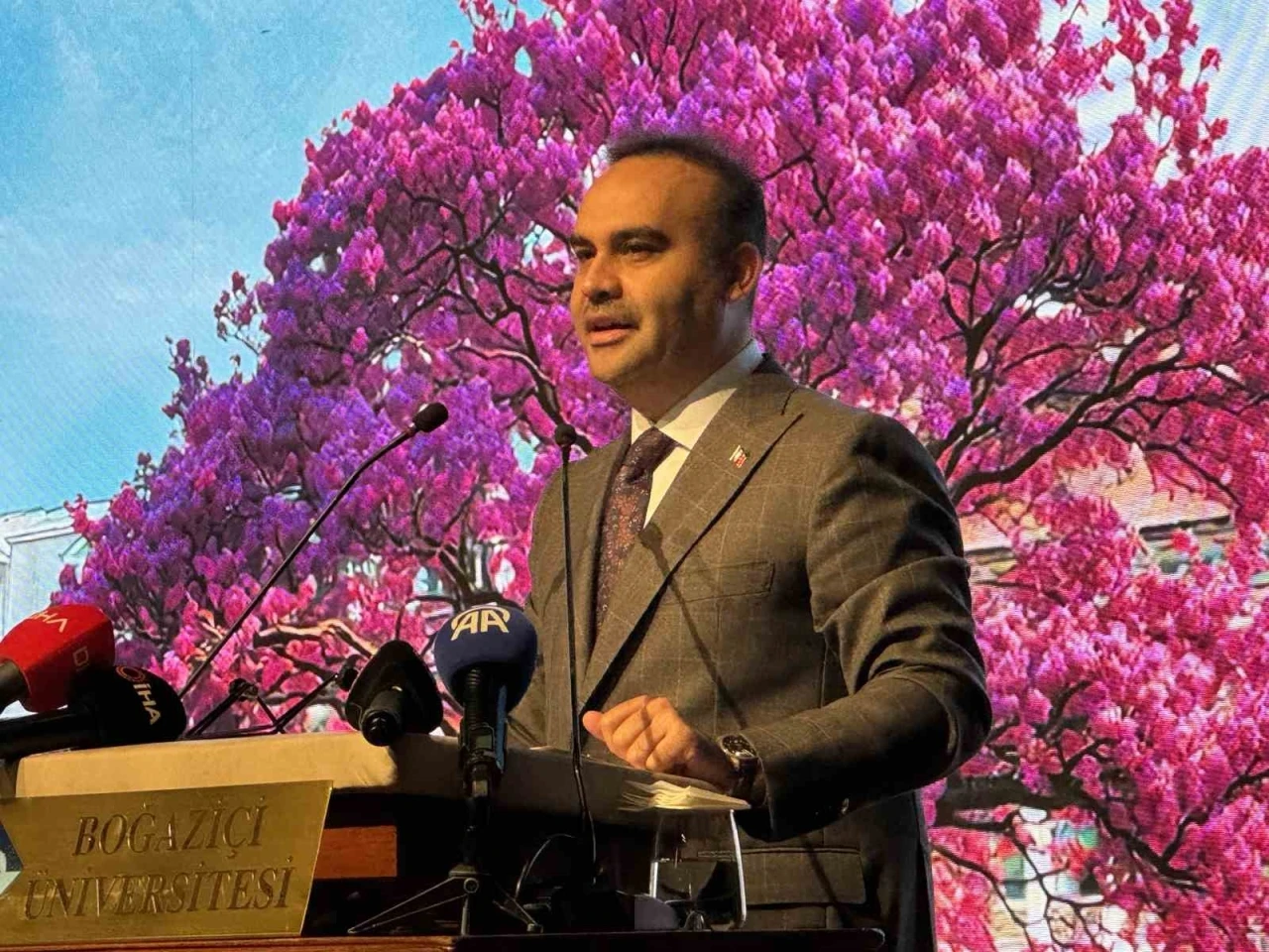 Bakan Kacır: &quot;Biz öyle kuvvetleneceğiz ki dünyadaki hiçbir zalim bir masuma zarar vermeye cesaret edemeyecek&quot;
