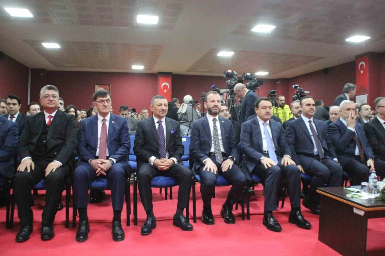 Bakan Kacır: "K&uuml;tahya, T&uuml;rkiye&rsquo;nin kalkınma yolculuğunda &ouml;zel bir yere sahip"
