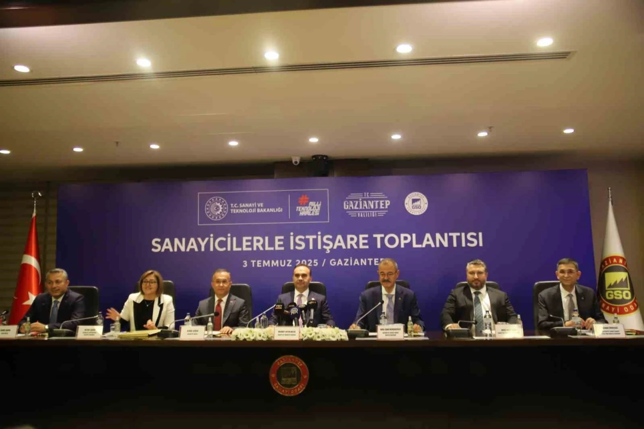 Bakan Kacır: &quot;Savunma sanayi, ülkemizin yüksek teknolojili ürün ihracatının 10 milyar dolara yaklaşmasına katkı sağladı&quot;
