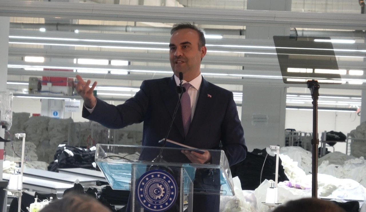 Bakan Kacır: &quot;Suriye’yi yeniden ayağa kaldıracağız&quot;

