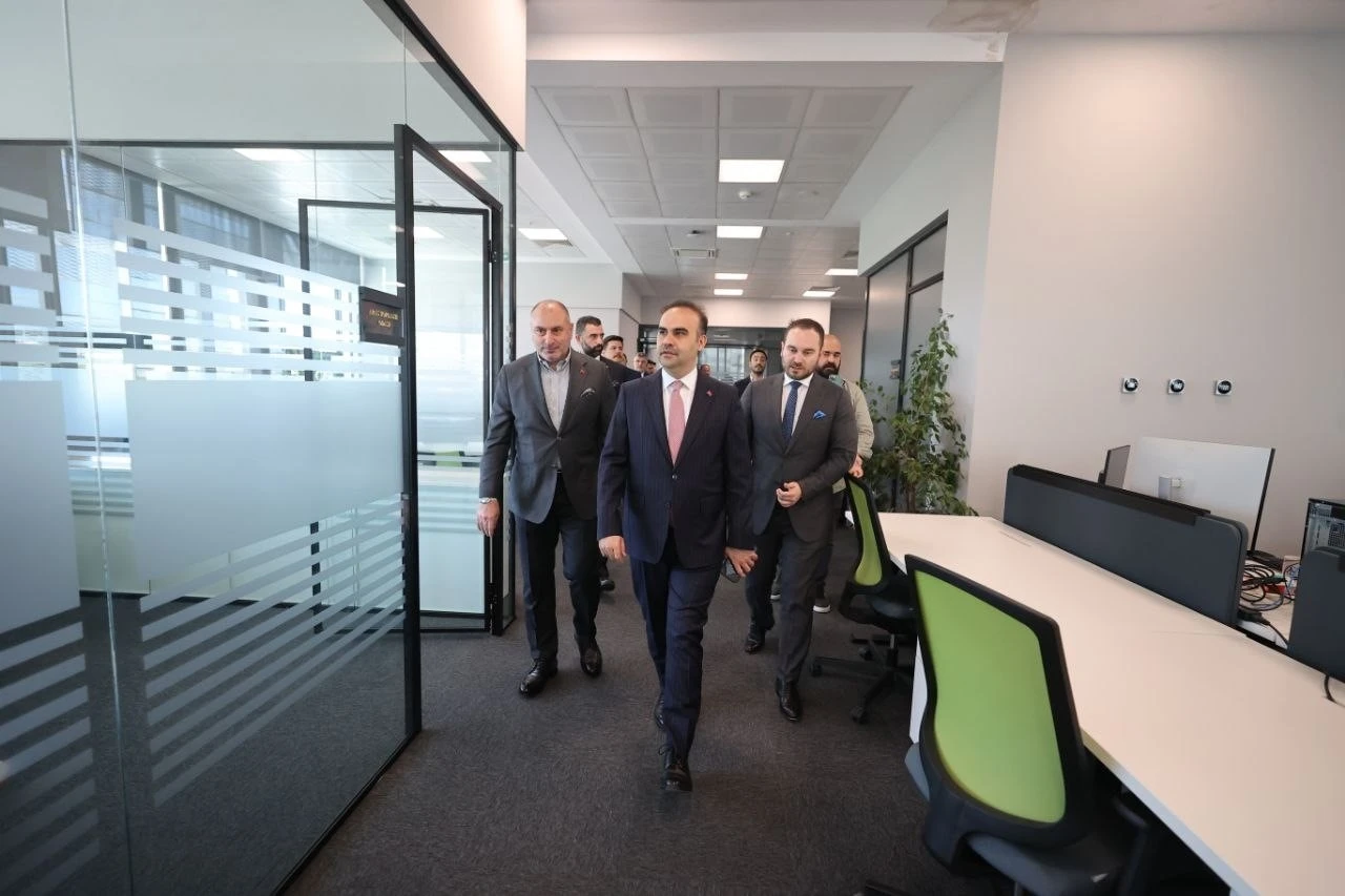 Bakan Kacır: &quot;Türkiye’nin savunma sanayiine güç veren girişimlerimizin Ar-Ge ve üretim faaliyetlerine destek olmaya devam edeceğiz&quot;

