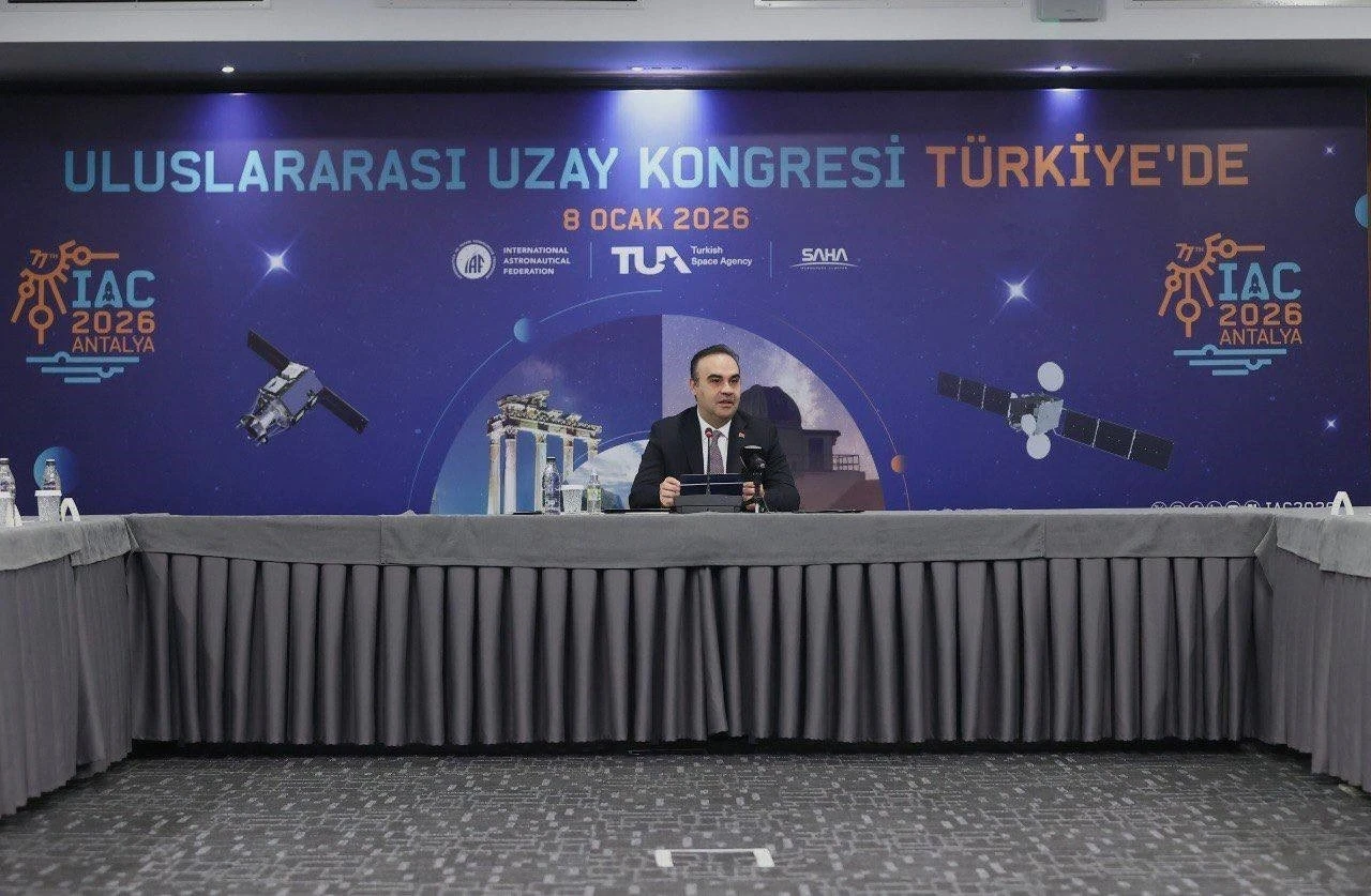 Bakan Kacır: "T&uuml;rkiye&rsquo;nin uzay teknolojilerindeki y&uuml;kselişini d&uuml;nyaya duyuracak dev bir etkinliğe imza atacağız"
