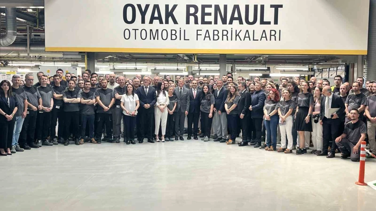 Bakan Kacır: "T&uuml;rkiye&rsquo;ye yatırım yapan kazanıyor"
