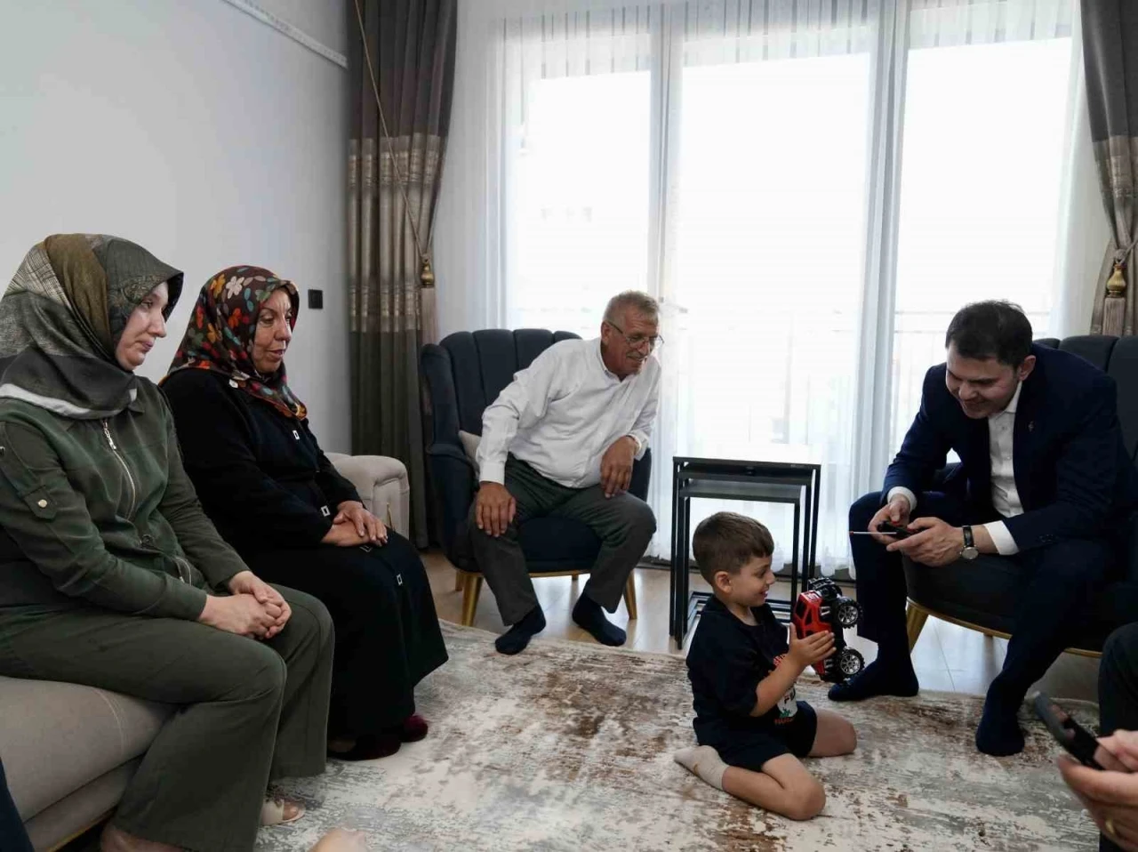 Bakan Kurum&rsquo;dan depremzede Yusuf ve dedesine ziyaret
