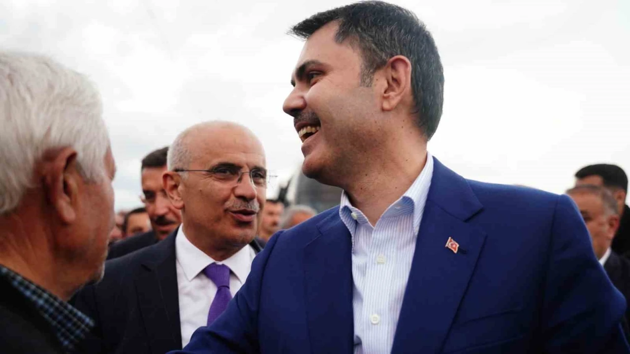 Bakan Kurum, köy evine konuk oldu
