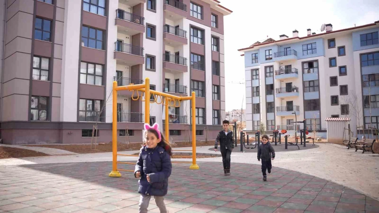 Bakan Kurum, Malatya’da tamamlanan konutları paylaştı
