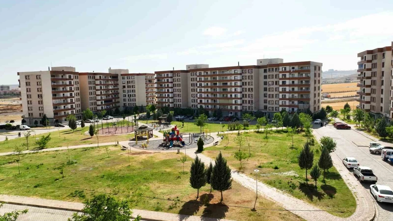 Bakan Kurum: &quot;Cizre devasa bir çiçek bahçesi gibi. İlçemizde tüm kötü izleri silip yepyeni bir hayat inşa ettik&quot;

